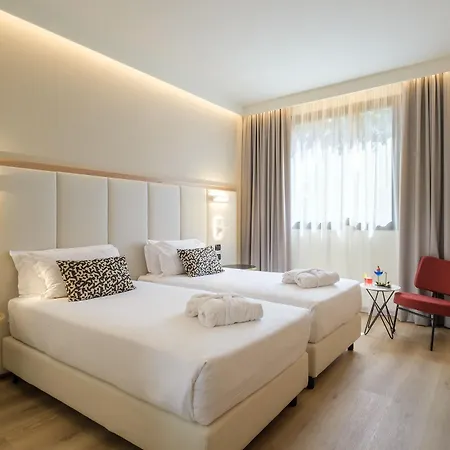 Savhotel Aemilia Otel 4*