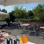 Hotel Savhotel Aemilia 4*