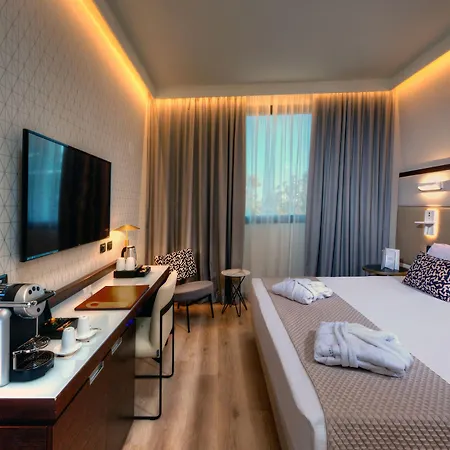 Hotel Savhotel Aemilia 4*