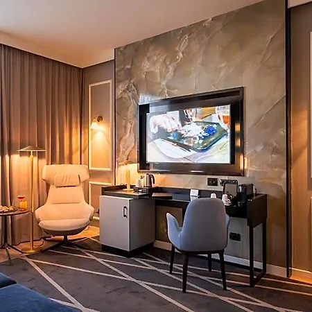 Savhotel Aemilia 4*