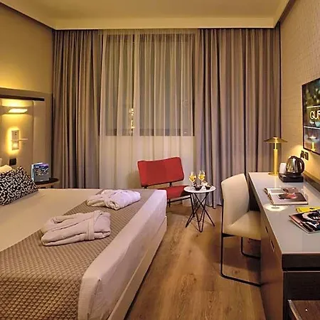 מלון Savhotel Aemilia 4*