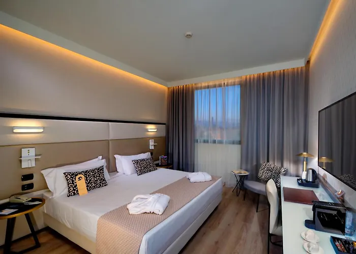 מלון Savhotel Aemilia 4*