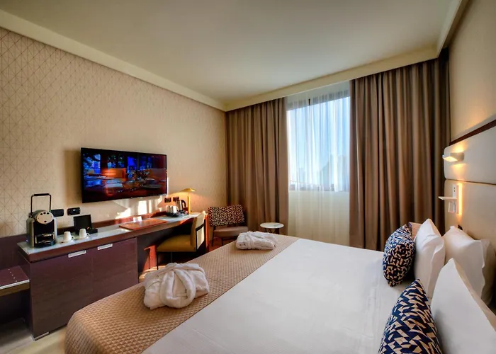 מלון Savhotel Aemilia 4*