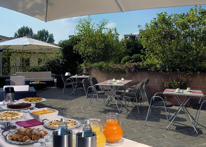 מלון Savhotel Aemilia 4*