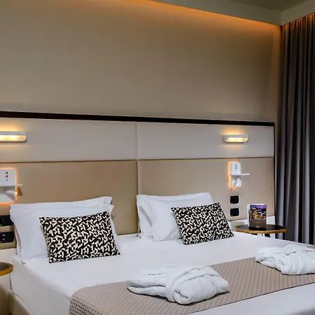 Hotel Savhotel Aemilia 4*