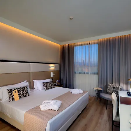 Hotel Savhotel Aemilia 4*