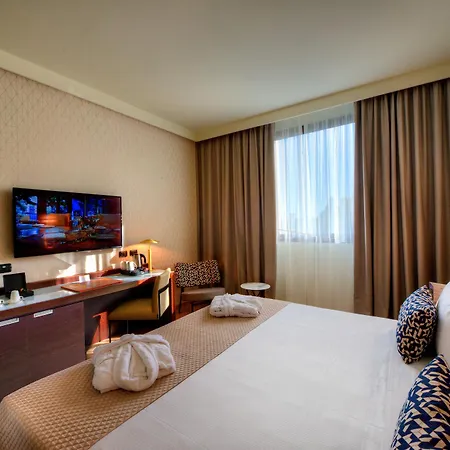 Hotel Savhotel Aemilia 4*